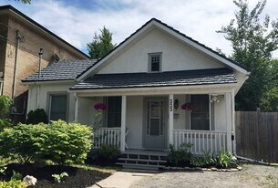 223 London St in Peterborough, ON - Building Photo