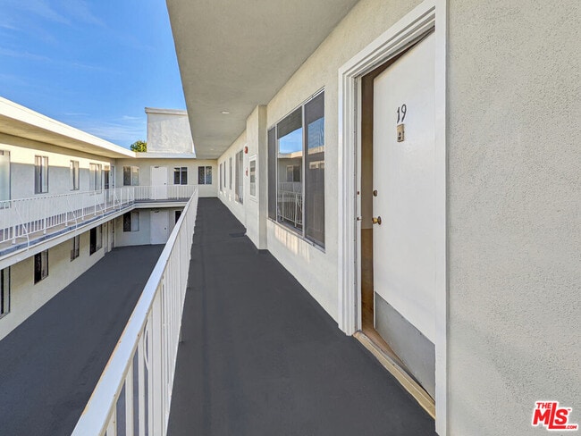 440 Raymond Ave in Santa Monica, CA - Building Photo - Building Photo