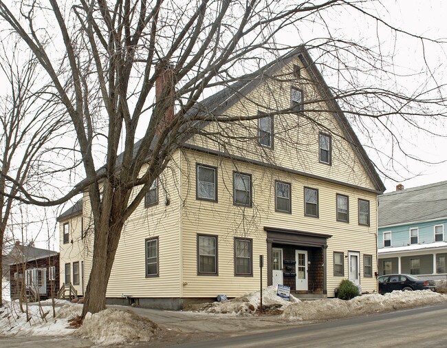 38 Gage St in Augusta, ME - Foto de edificio - Building Photo