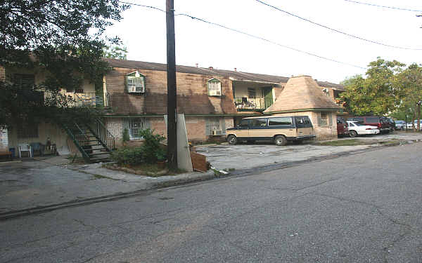 Villa Frederick Apartments in Houston, TX - Foto de edificio - Building Photo