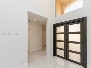 381 Cameron Dr in Weston, FL - Building Photo - Building Photo