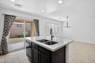 2565 E Southern Ave in Mesa, AZ - Building Photo - Building Photo