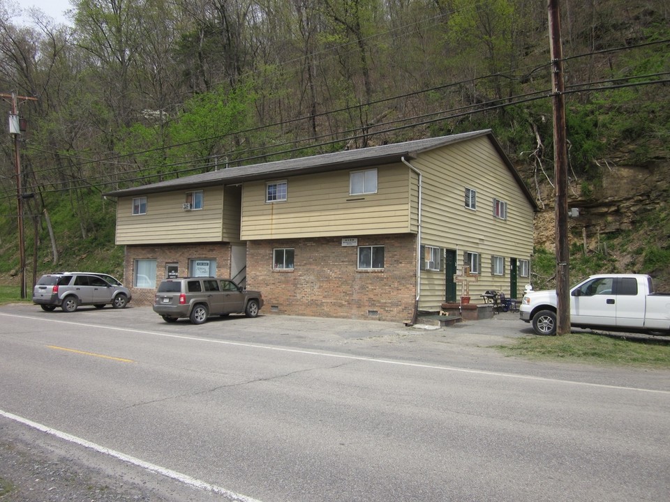 5129 Midland Trl in Alloy, WV - Foto de edificio