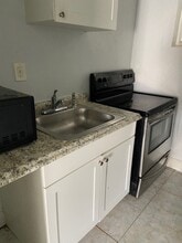 1462 NW 2nd Ave in Florida City, FL - Foto de edificio - Building Photo