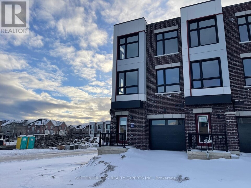 36 Pegler St in Ajax, ON - Building Photo