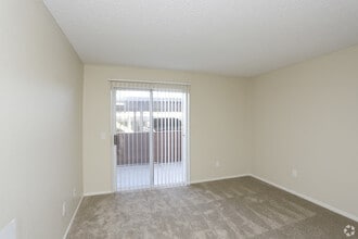 Benchmark Apartments in San Marcos, CA - Foto de edificio - Building Photo