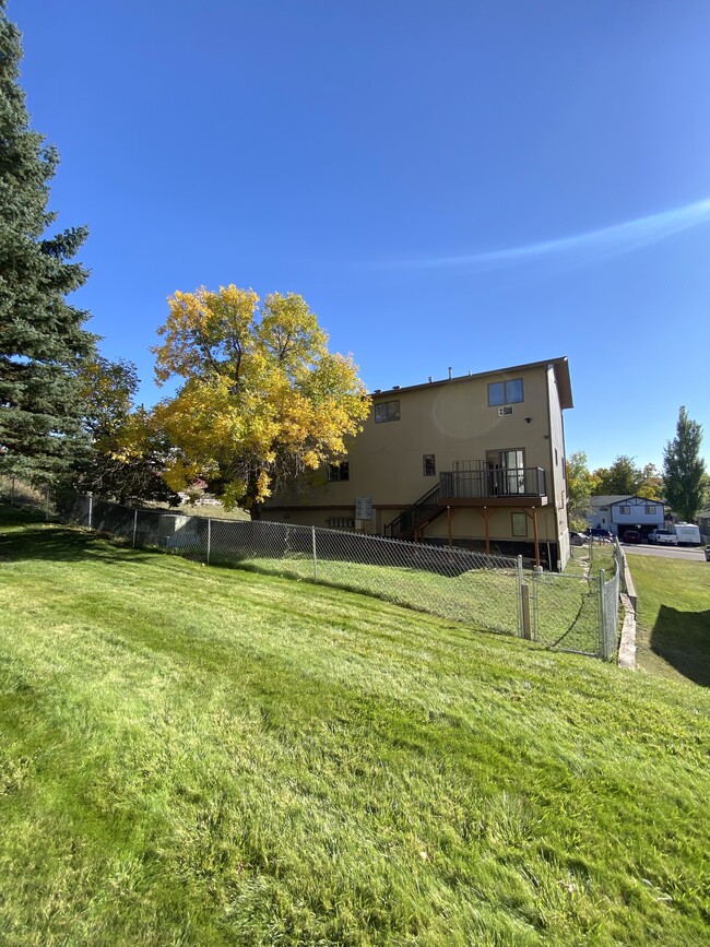 219 14th Ave S, Unit 1 in Great Falls, MT - Foto de edificio - Building Photo