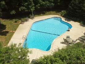 Wayzata Woods in Wayzata, MN - Building Photo