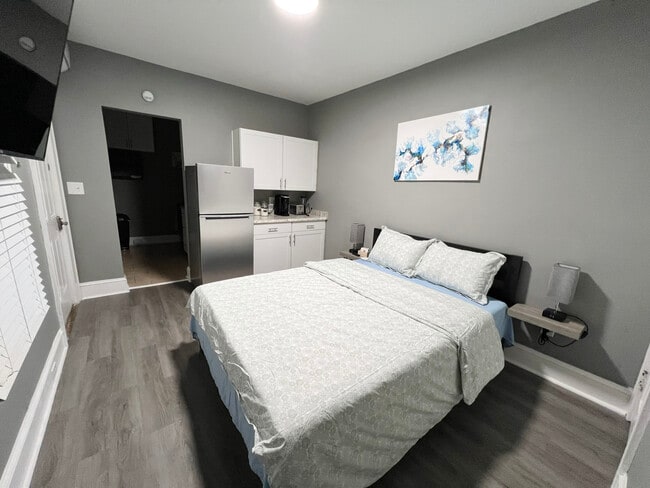 property at 817 Ferdinand Ave SW