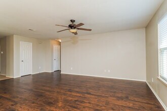 3200 Sadie Trail in Fort Worth, TX - Foto de edificio - Building Photo