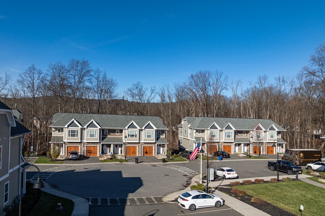 1-20 Tracks Ct in Towaco, NJ - Foto de edificio