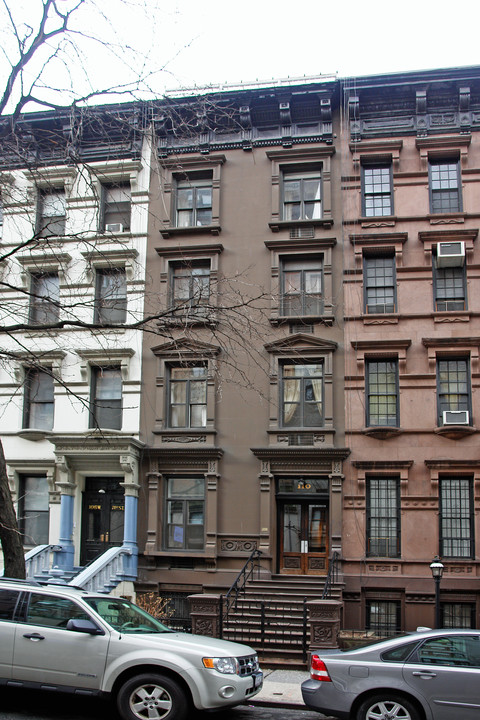 110 W 71st St in New York, NY - Foto de edificio