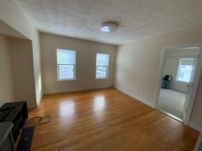 25 Charles St, Unit Charles St in Wakefield, MA - Building Photo - Building Photo