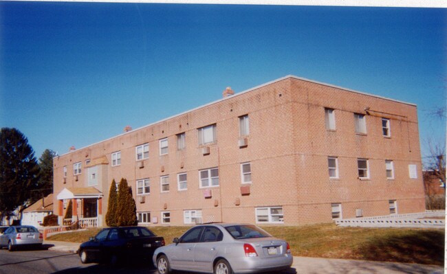 1725 - 1739 Hoffnagle St in Philadelphia, PA - Foto de edificio - Building Photo