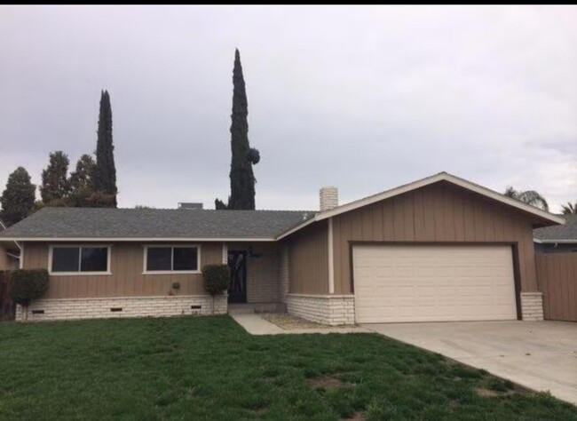 1610 W La Vida Ave