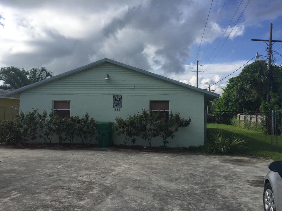 189 W 16th St in Riviera Beach, FL - Building Photo