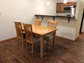 Mapleview Apartments in Hartland, WI - Foto de edificio - Building Photo
