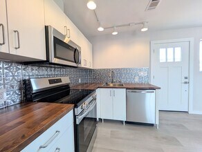 1108 W San Antonio St in Marfa, TX - Building Photo - Building Photo