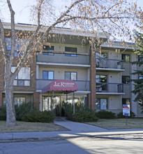 Riverview Estates in Calgary, AB - Building Photo - Building Photo