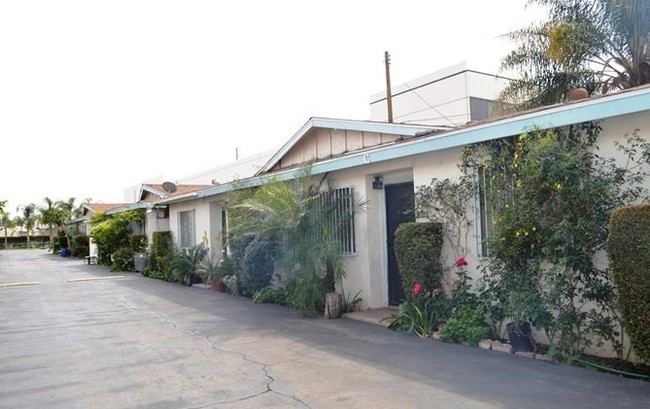 1510 Vineland Ave in Baldwin Park, CA - Foto de edificio - Building Photo