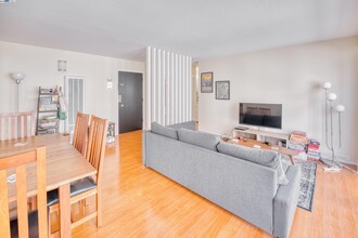 3815 Harrison St in Oakland, CA - Building Photo - Building Photo