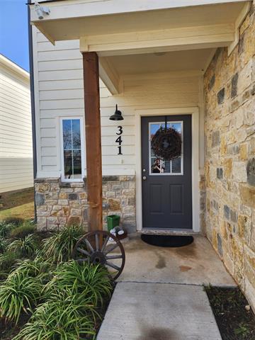 341 N Floral in Stephenville, TX - Building Photo - Building Photo