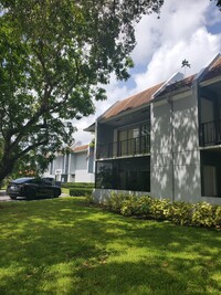 9229 SW 87th Ave, Unit INWOOD Codominium in Miami, FL - Building Photo - Building Photo