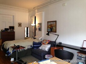 1061 Beacon St in Brookline, MA - Building Photo