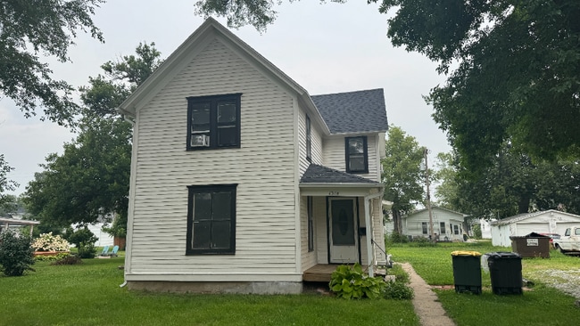 property at 1318 W 4th St