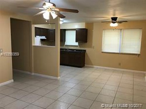1850 N 27th Ave in Hollywood, FL - Foto de edificio - Building Photo