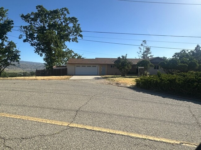 17620 Ascot Ct in Tehachapi, CA - Building Photo - Building Photo