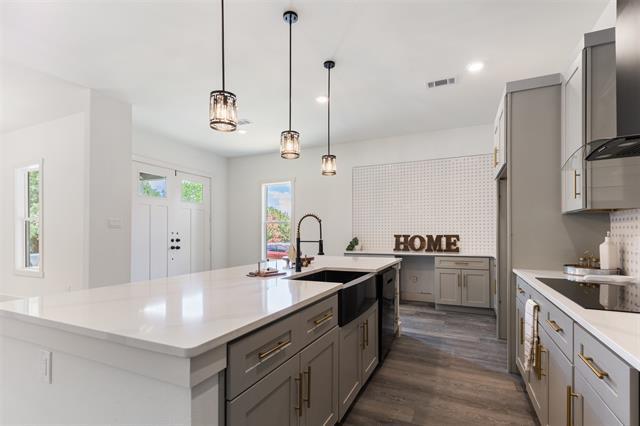 1008 W Walker St in Denison, TX - Building Photo - Building Photo