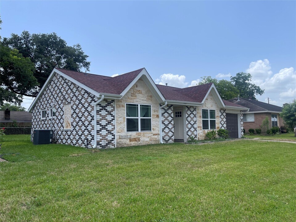 4707 Knottynold Ln in Houston, TX - Building Photo