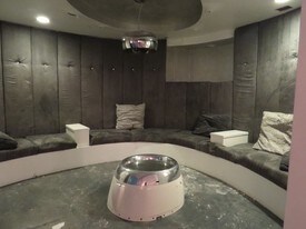 109 W Broughton St in Savannah, GA - Building Photo