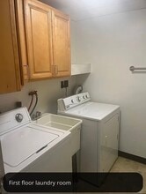 1045 Paintertown Rd in Irwin, PA - Foto de edificio - Building Photo