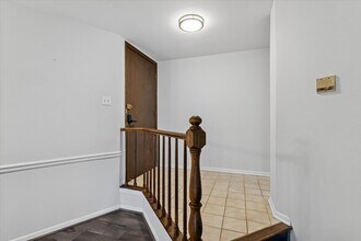 1601 Thames Ct in Wheaton, IL - Foto de edificio - Building Photo