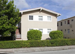 Gables Court Apartments in Coral Gables, FL - Building Photo - Building Photo