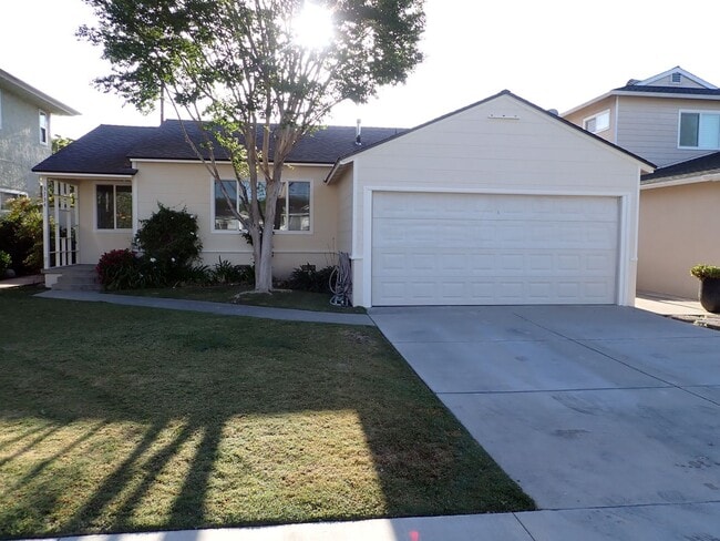 3734 Lees Ave in Long Beach, CA - Building Photo - Building Photo