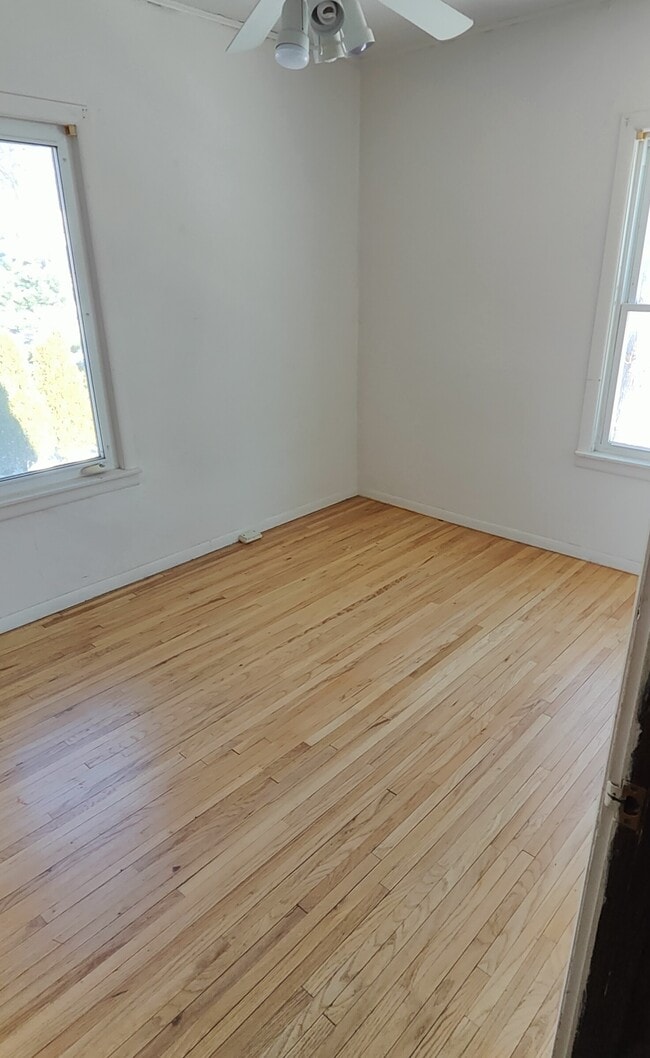 1221 29th Avenue Northeast, Unit #4