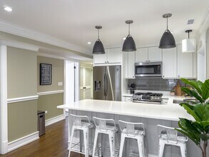 3453 N Hoyne Ave, Unit G03C in Chicago, IL - Building Photo - Building Photo