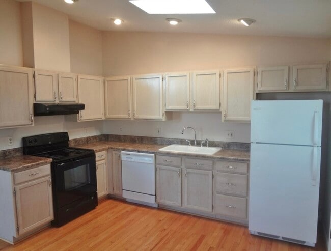 1317 Goldfinch Dr in Harrisonburg, VA - Building Photo - Building Photo