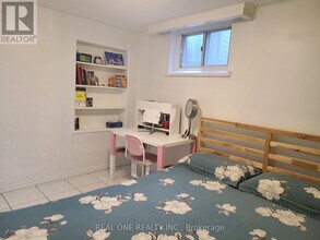 260 Taylor Mills Dr N in Richmond Hill, ON - Building Photo - Building Photo