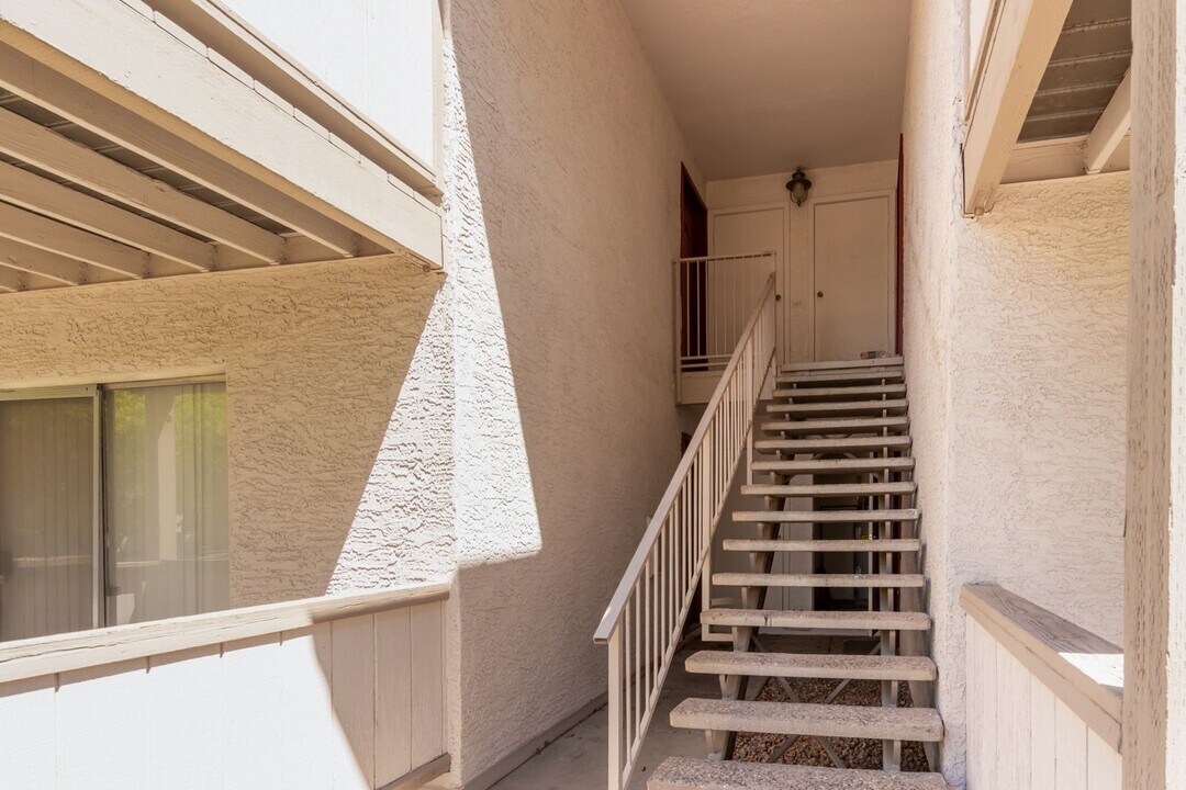 616 S Hardy Dr in Tempe, AZ - Building Photo