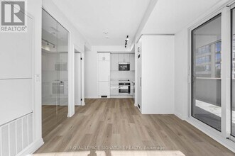 280 Dundas St W in Toronto, ON - Building Photo - Building Photo