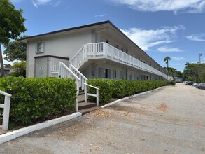 560 SE 2nd Ave in Deerfield Beach, FL - Building Photo - Building Photo