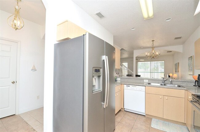1304 S Beach Cir in Kissimmee, FL - Foto de edificio - Building Photo