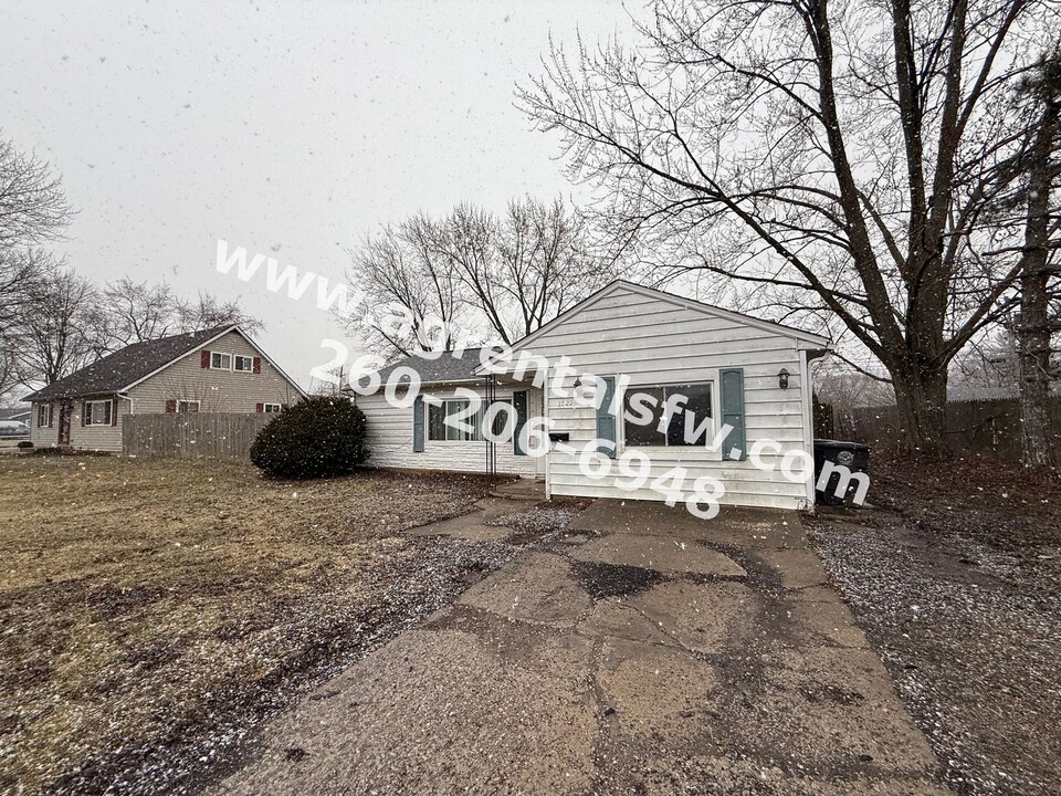 3722 McKinnie Ave in Fort Wayne, IN - Building Photo