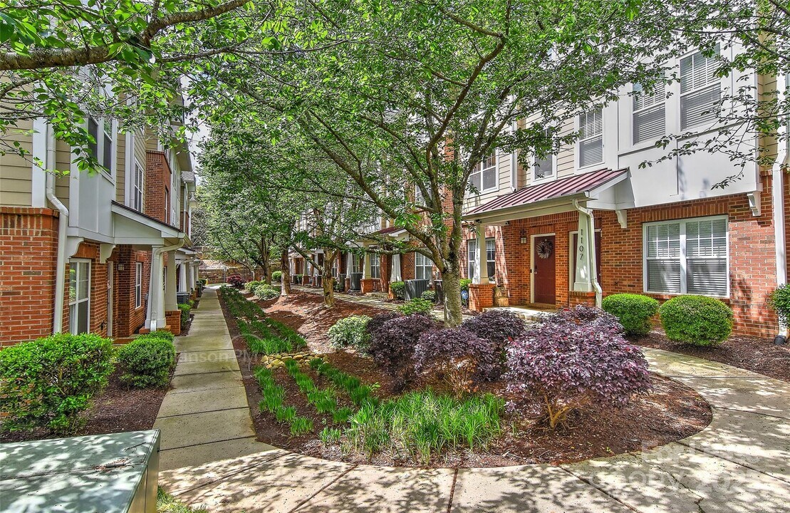 1127 Ilana Ct in Charlotte, NC - Building Photo