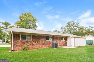 1534 Flicker Rd in Jonesboro, GA - Foto de edificio - Building Photo
