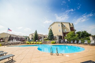 Devonshire Apartments in Greenwood, IN - Foto de edificio - Building Photo